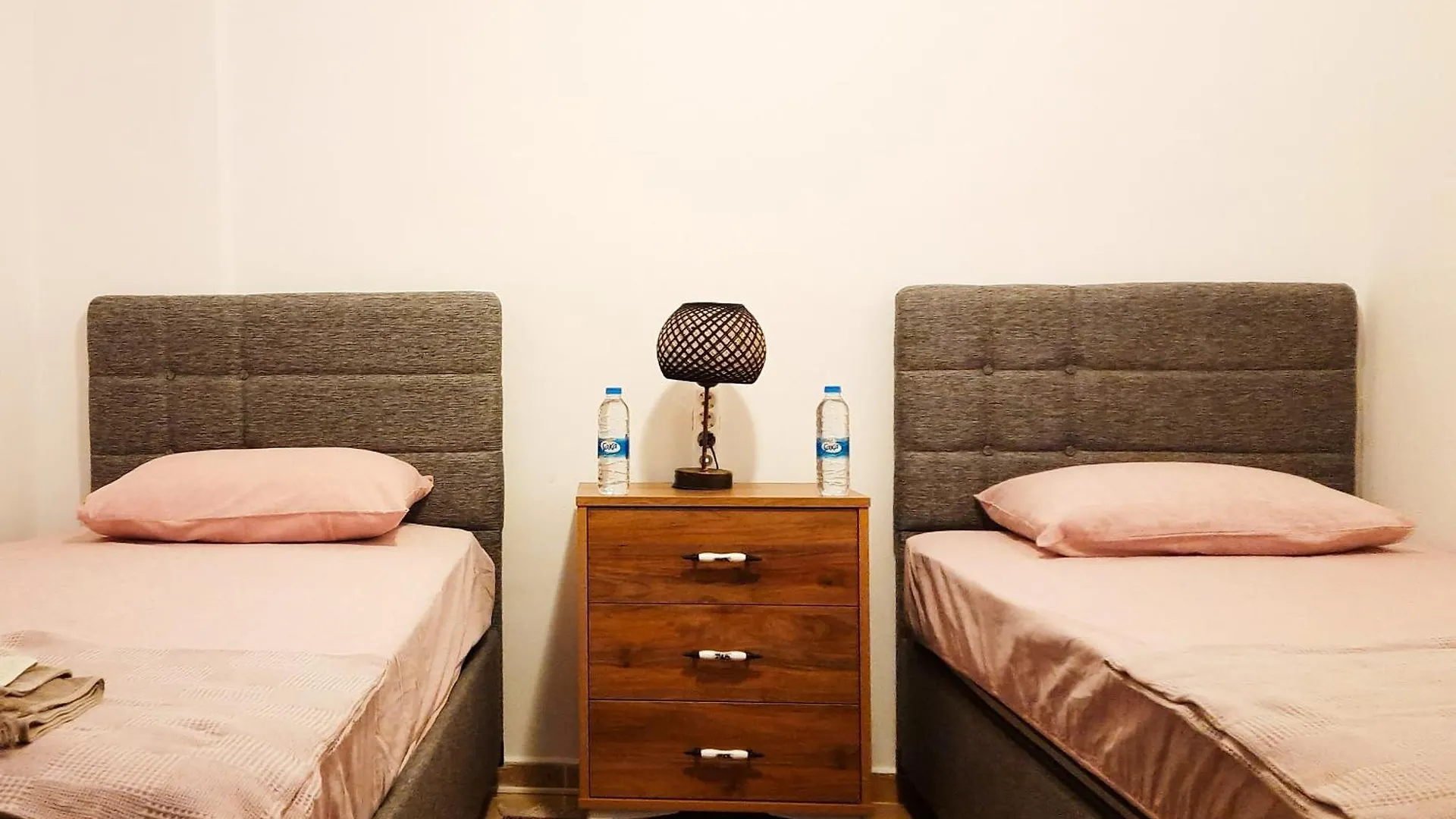 #481 - Spacious 3Br Duplex With Private Garden Turquia
