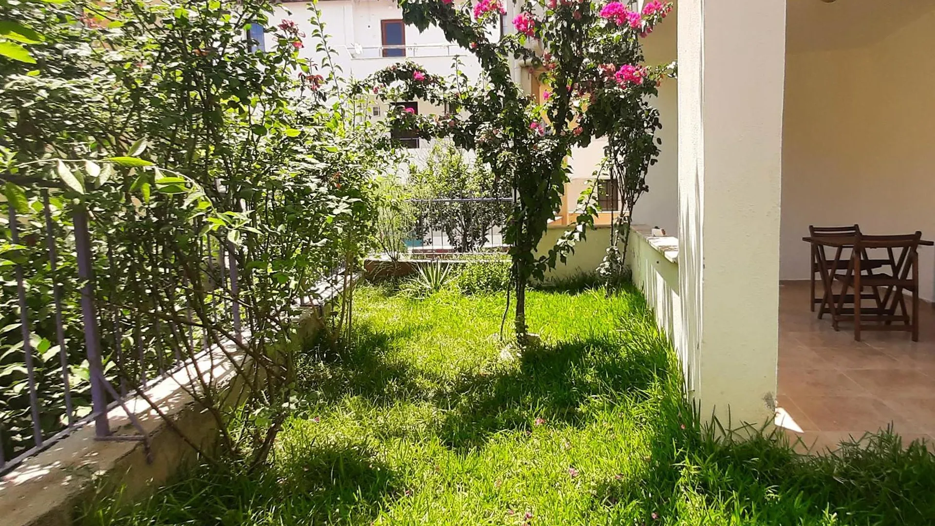 #481 - Spacious 3Br Duplex With Private Garden Apartamento